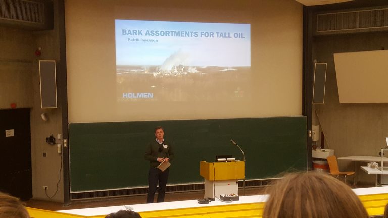 Patrik presenting his master thesis "Bark assortments for tall oil"